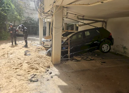 قتيلان وإصابات بصواريخ إيرانية وسط إسرائيل (فيديو وصور)