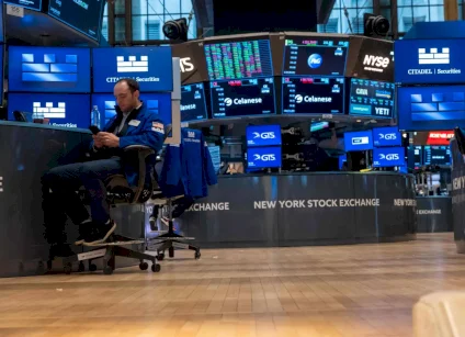 التكنولوجيا ترفع العقود الآجلة الأميركية وقرار «الفيدرالي» في الانتظار