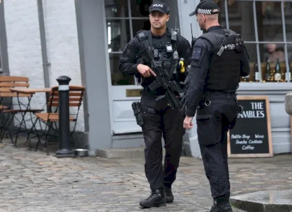 "حاولا دخول قاعدة نووية".. بريطانيا تعتقل شخصين تشتبه في أنهما جاسوسان لإيران