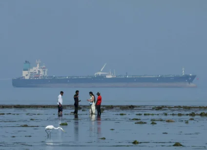 المصافي الهندية والآسيوية تتأهب لاستئناف شراء النفط الإيراني بضوء أخضر أميركي