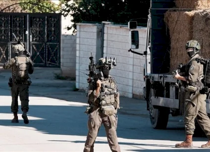 شهيد وإصابات إثر إطلاق الاحتلال الرصاص على عدة مركبات وملاحقتها وانقلابها جنوب الخليل