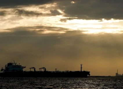 مضيق هرمز.. إيران تسمح بعبور "الدول الصديقة" والبحرين تدعو لحمايته