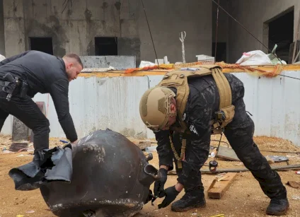 الشرطة تتعامل مع سقوط شظايا صواريخ في رام الله وطولكرم (صور وفيديو)