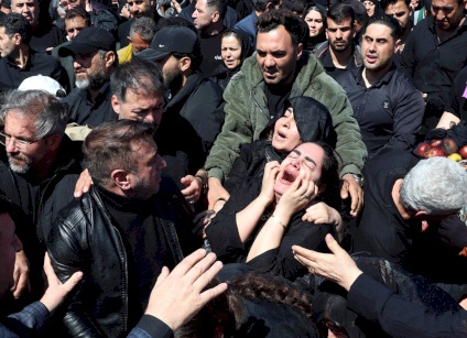 تقرير: مقتل أكثر من 1900 شخص في إيران منذ بدء الحرب