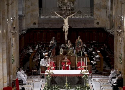 "لأول مرة منذ قرون": الاحتلال يمنع قداس أحد الشعانين في كنيسة القيامة بالقدس