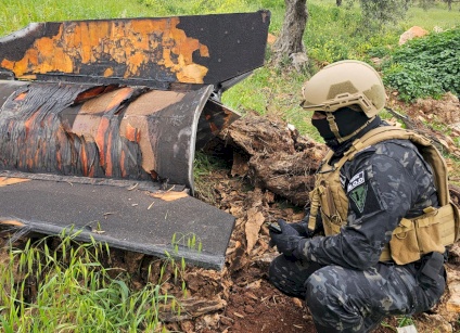 الشرطة الفلسطينية تتعامل مع شظايا صاروخية في طوباس