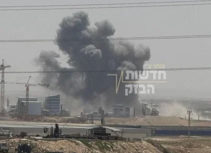 إصابة مباشرة بصاروخ في مجمع "نئوت حوفاف" للصناعات جنوبي إسرائيل (فيديو)