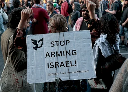 احتجاجات في ألمانيا رفضًا لتسليح إسرائيل وتحويل مصنع "فولكسفاغن" للإنتاج العسكري