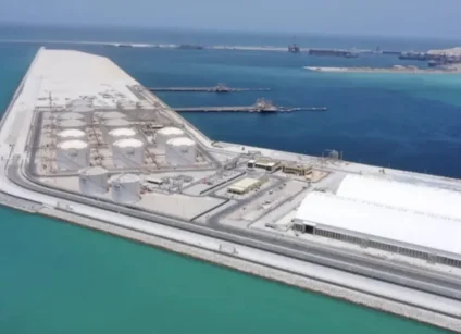 وقف تحميل النفط الخام من ميناء عماني بعد هجوم إيراني