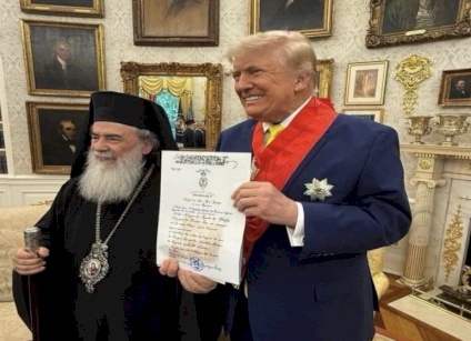 بطريرك القدس يبحث خلال لقائه ترمب القيود المفروضة على ممارسة الطقوس الدينية في القدس