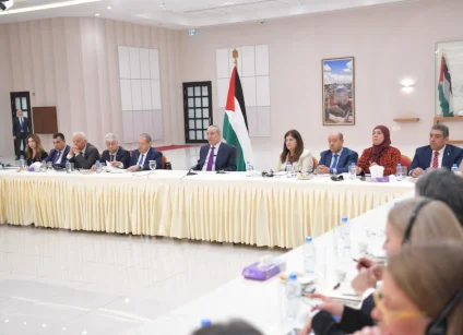 الشيخ يطلع السفراء المعتمدين على آخر المستجدات السياسية والانتهاكات الإسرائيلية وبرنامج الإصلاح الوطني