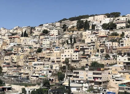 من سلوان إلى كفر عقب: كيف يعيد الاحتلال تشكيل خريطة القدس السكانية؟