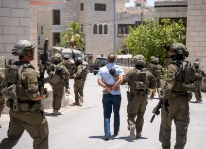 الجيش الإسرائيلي: اعتقال 8 فلسطينيين حاولوا ملاحقة مستوطنين في مخماس
