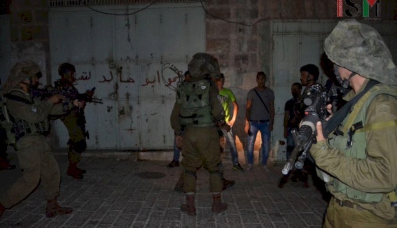 وسط اعتداءات للمستوطنين.. الاحتلال يشن حملة اعتقالات واسعة بالضفة الغربية