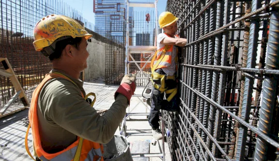 انخفاض طفيف في أسعار تكاليف البناء بالضفة الغربية