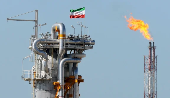 الولايات المتحدة تفرض عقوبات على القائمين بتسهيل تجارة النفط والبتروكيماويات الإيرانية