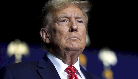 ترمب يوجه تهديدا جديدا لإيران: «راقبوا ما سيحدث لهؤلاء المختلين اليوم»