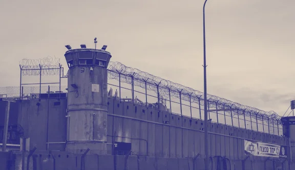 نقابة المحامين تحذر من استمرار تدهور ظروف الأسرى في سجون الإحتلال 