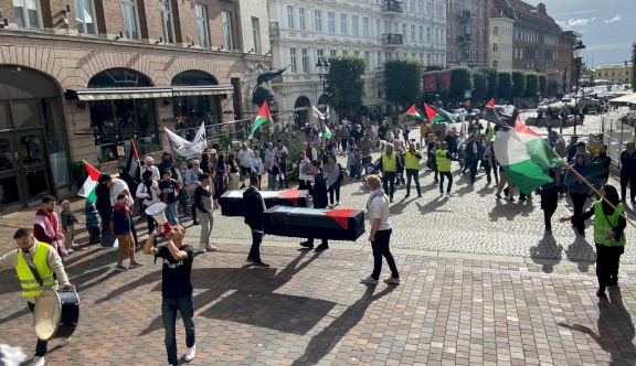 تظاهرة في السويد احتجاجا على استمرار الهجمات الإسرائيلية على قطاع غزة ولبنان