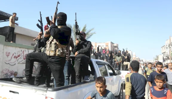 رويترز: حماس تعزز سيطرتها على غزة بهدوء من خلال فرض الضرائب مع تأخر محادثات ما بعد الحرب