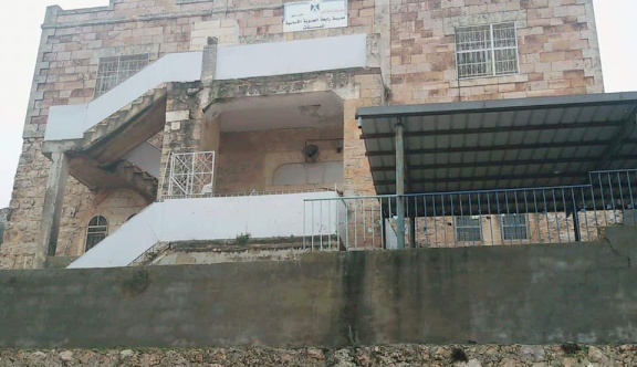 تربية الخليل ولجنة الإعمار تبحثان سبل ترميم آبار 13 مدرسة في البلدة القديمة