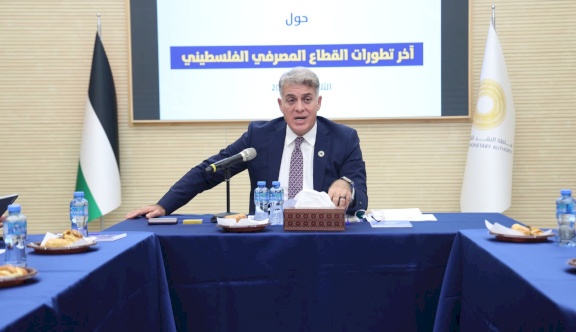 محافظ سلطة النقد: القطاع المصرفي يتمتع بمؤشرات قوية وسنجري مشاورات حول قانون خفض استخدام النقد قبل إقراره