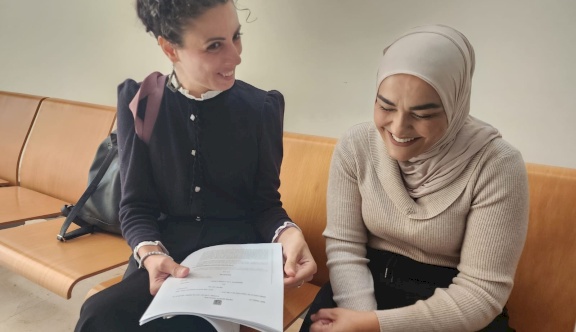 Condamnation de Yasmin Qaddoura du village de Nahf dans les territoires occupés à "travailler pour le service public"