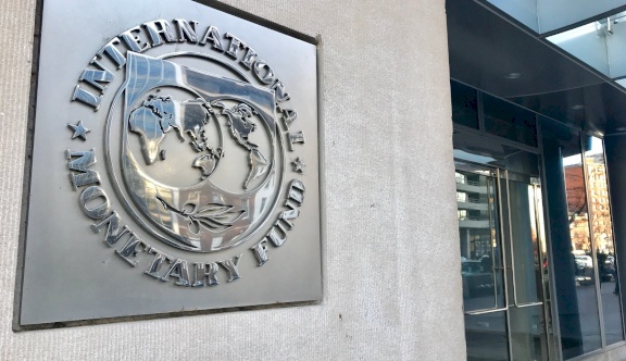 Le Fonds Monétaire International accorde à l'Égypte environ 2,3 milliards de dollars après deux examens du programme de "réforme"