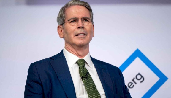 Washington Discusses Lifting Sanctions on Venezuela and Urges Its Citizens to Leave