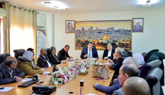 الأحمد يبحث مع ممثلي نقابات النقل العام سبل تنظيم القطاع