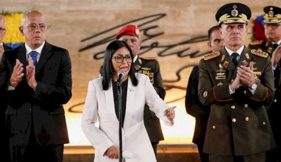 الجيش والشرطة في فنزويلا يتعهدان بالولاء للرئيسة رودريغيز