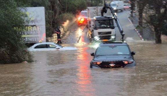Jerusalem: Rescue of a Man and Woman Trapped by Floodwaters Inside a Vehicle in Abu Ghosh