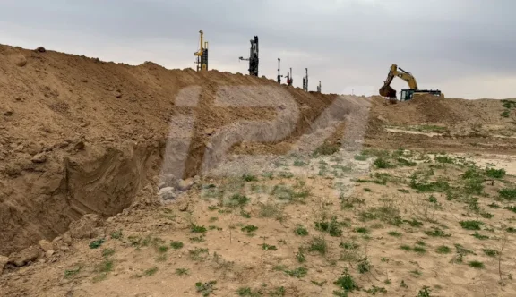 قناة عبرية: إسرائيل تحفر خندقًا على حدود قطاع غزة