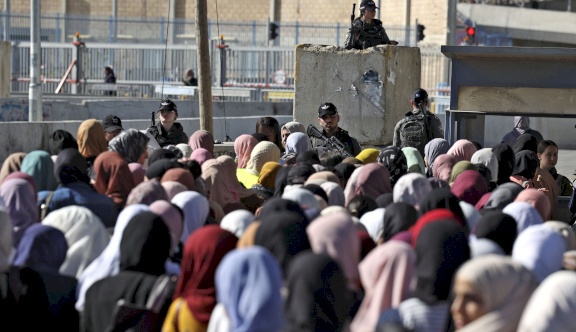 الاحتلال يشدد إجراءاته العسكرية على حاجزي قلنديا وبيت لحم