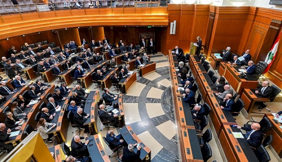 لبنان: تمديد ولاية مجلس النواب لسنتين وتأجيل الانتخابات التشريعية