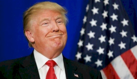 القنابل والخطط.. لماذا يمد ترمب يدا للسلام ويبطش بالأخرى؟