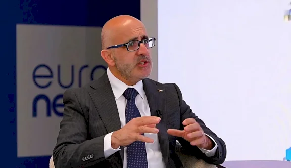 وزير المالية: ستبقى الحكومة ملتزمة بصرف الرواتب بنسب تحددها الإمكانيات المالية المتاحة