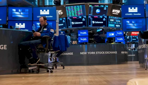 التكنولوجيا ترفع العقود الآجلة الأميركية وقرار «الفيدرالي» في الانتظار