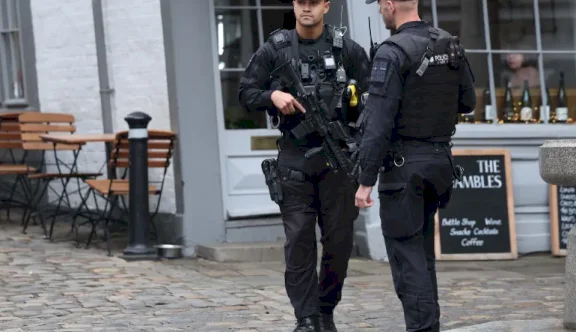 "حاولا دخول قاعدة نووية".. بريطانيا تعتقل شخصين تشتبه في أنهما جاسوسان لإيران