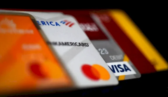 بنوك بريطانية تبحث إنشاء بديل وطني لفيزا وماستركارد