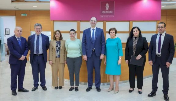 بنك فلسطين ومؤسسة "نُعلّم لفلسطين" يوقّعان اتفاقية شراكة استراتيجية لتطوير البيئة التعليمية في المدارس
