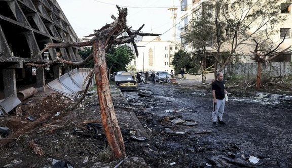 Des frappes sur Beyrouth et le Hezbollah annonce avoir ciblé une frégate israélienne