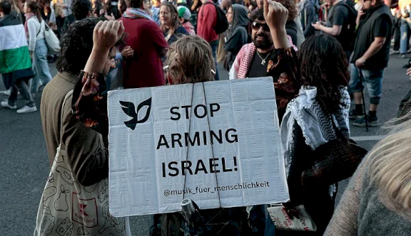احتجاجات في ألمانيا رفضًا لتسليح إسرائيل وتحويل مصنع "فولكسفاغن" للإنتاج العسكري