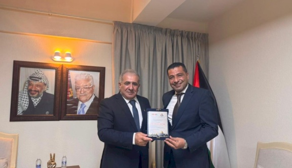 Le président de la communauté palestinienne à Brême, Samer Aslan, rend hommage à l'ambassadeur de Palestine au Liban et discute de l'amélioration de la coopération pour le service de notre peuple