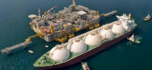 مئات الناقلات تتكدس في الخليج مع تصاعد الحرب