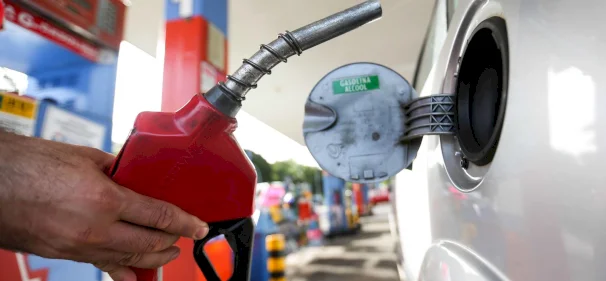 بينها دول نفطية: موجة ارتفاع أسعار المحروقات تضرب المنطقة… ماذا عن فلسطين في أبريل؟