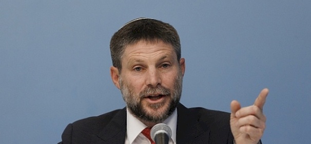 سموتريتش يهدد البنوك الإسرائيلية: إلغاء المزايا سيضاعف الضريبة