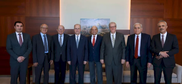  رئيس الوزراء ورئيس مجلس إدارة صندوق الاستثمار الفلسطيني يستكملان إجراءات الاستلام والتسليم