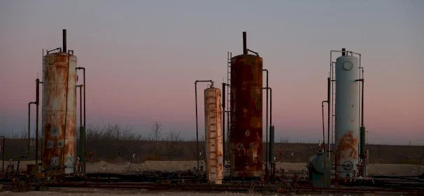 Oil Prices Decline as Investors Await Signals on Russian Supplies