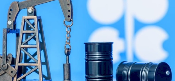 بلومبرغ: "أوبك+" بصدد زيادة إمدادات النفط اليوم